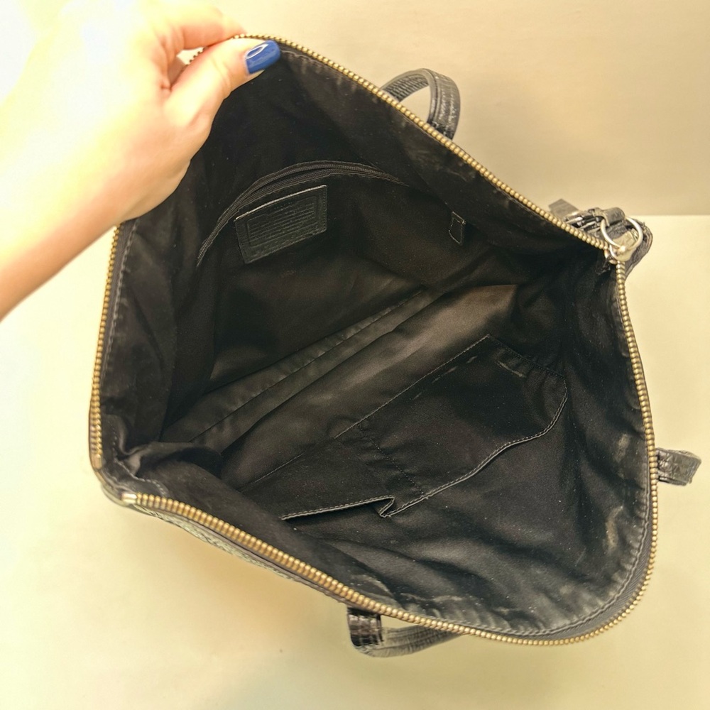 Coach Laura Signature Tote Bag – Black/Gray Canvas with Patent Leather Trim - Picture 6 of 12